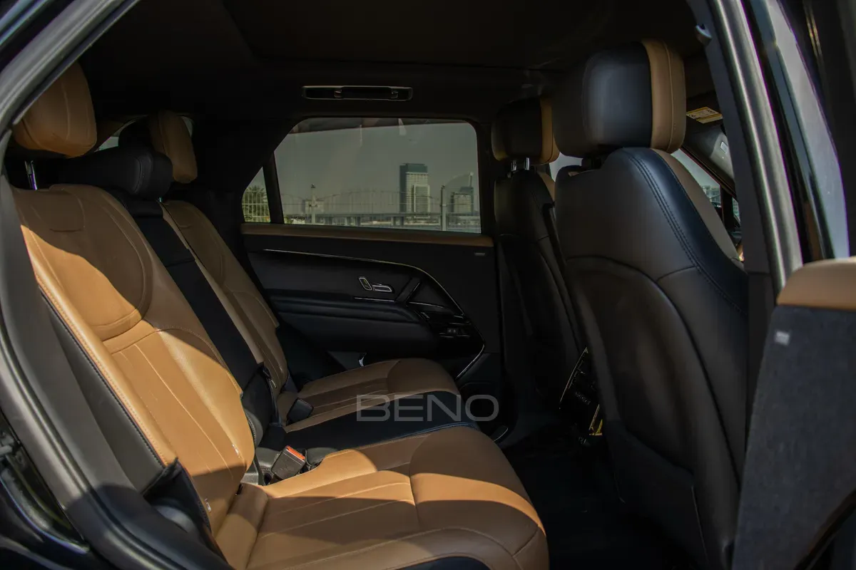 carousel-images-Range Rover Sport 2023-5