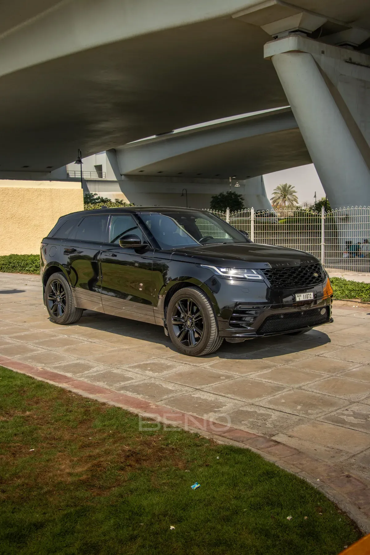 carousel-images-Range Rover Velar 2023-1