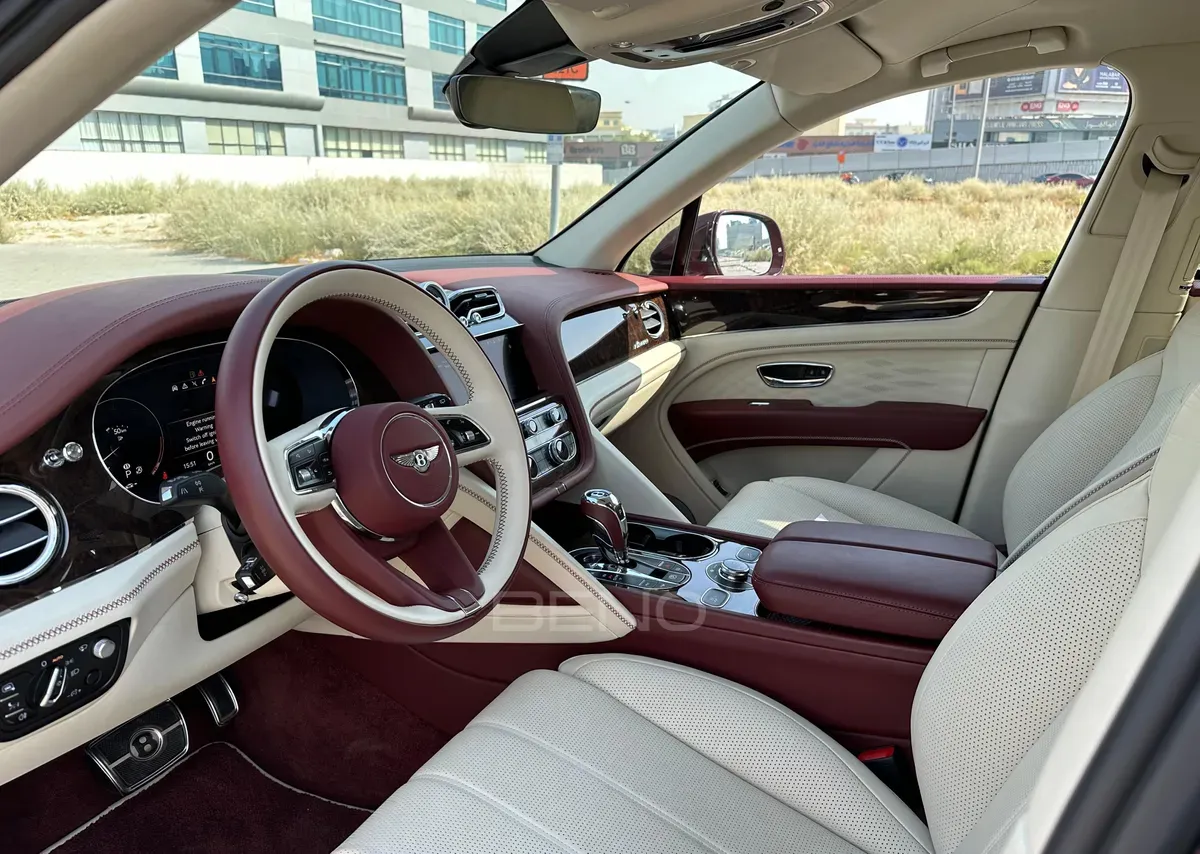 carousel-images-Bentley Bentayga 2022 Red-2