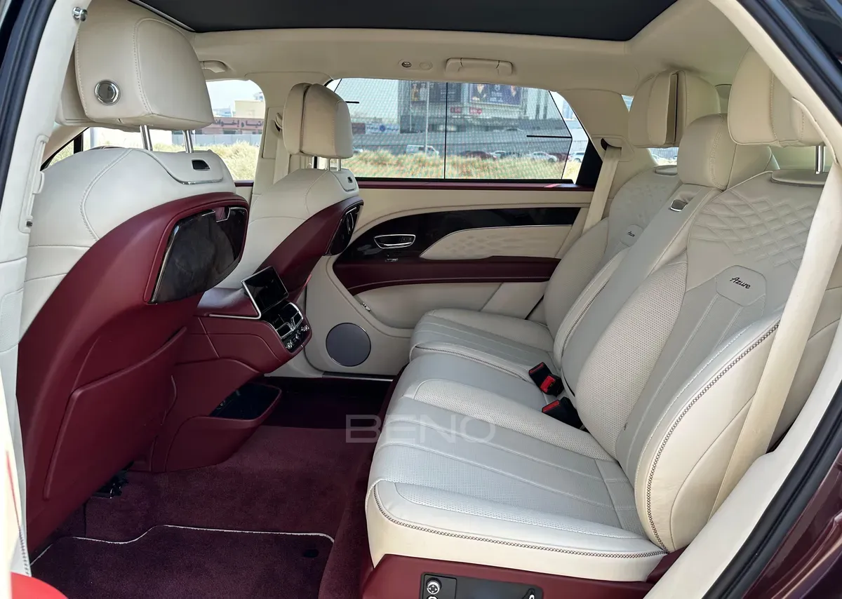 carousel-images-Bentley Bentayga 2022 Red-3
