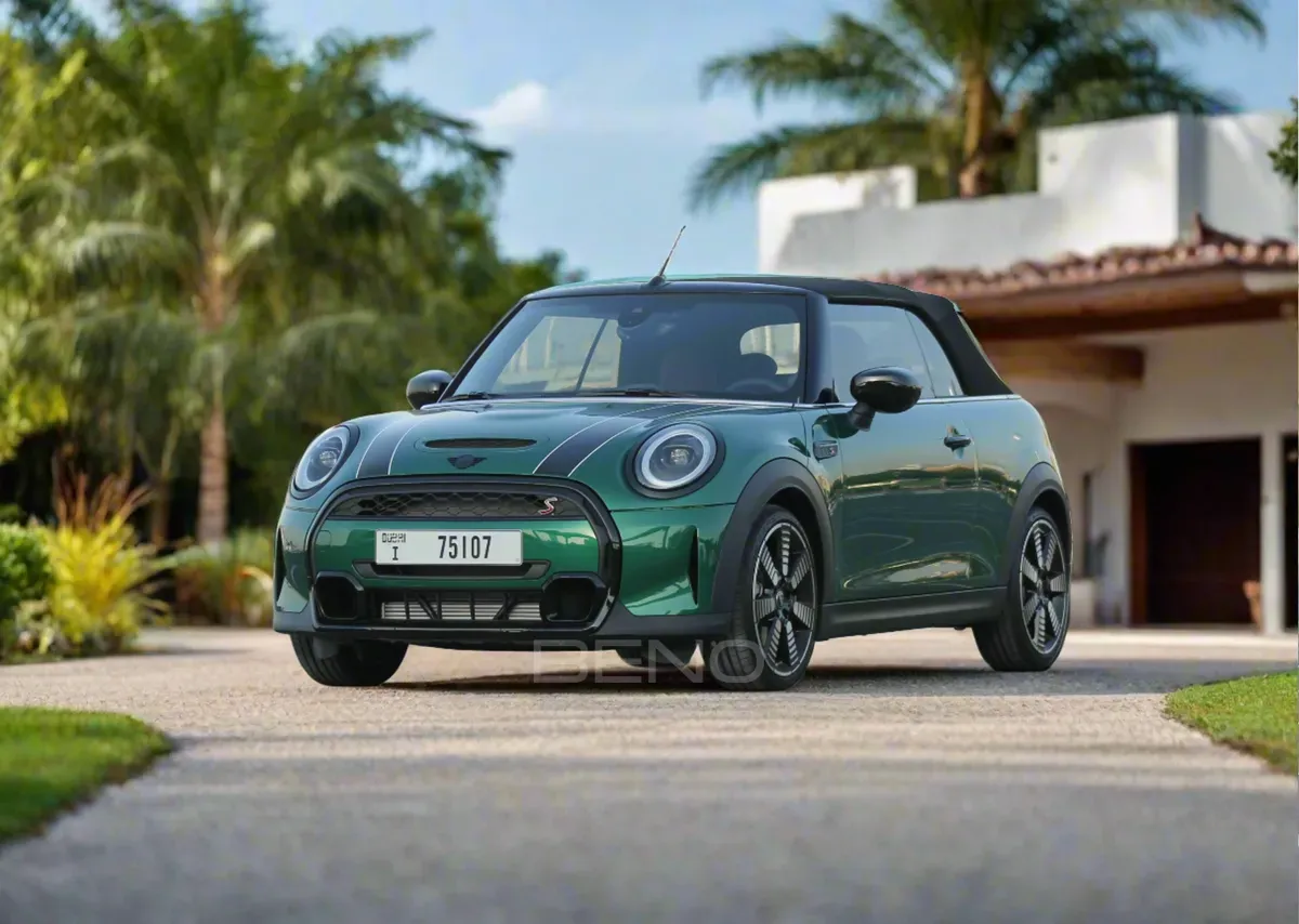 carousel-images-Mini Cooper 2024 Green-1