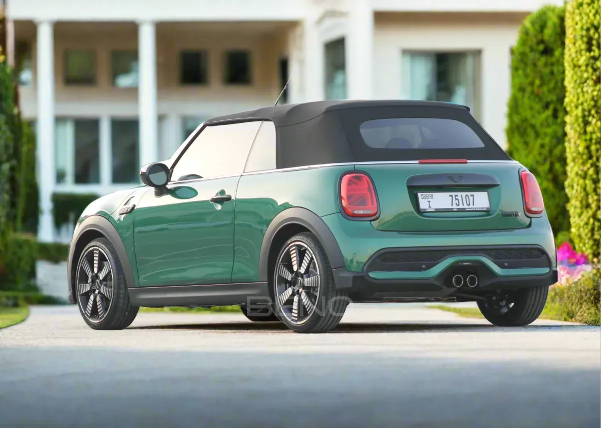 carousel-images-Mini Cooper 2024 Green-5