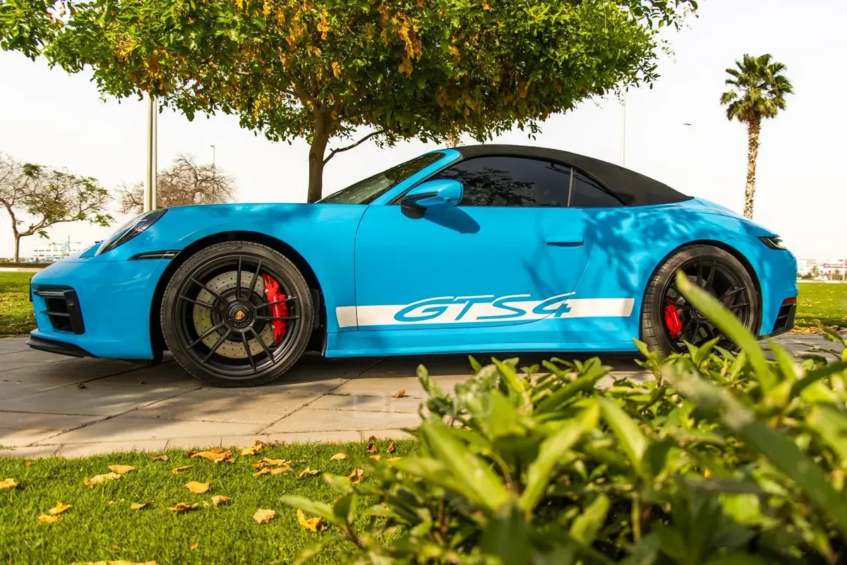 carousel-images-Porsche 911  Carrera GTS 4 2024-1