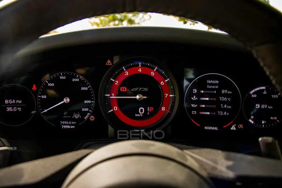 carousel-images-Porsche 911  Carrera GTS 4 2024-6