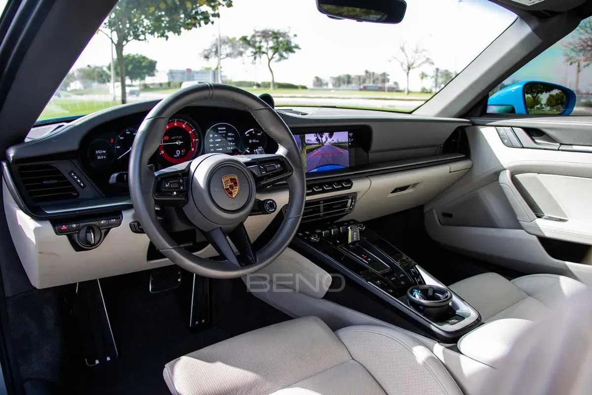 carousel-images-Porsche 911  Carrera GTS 4 2024-3