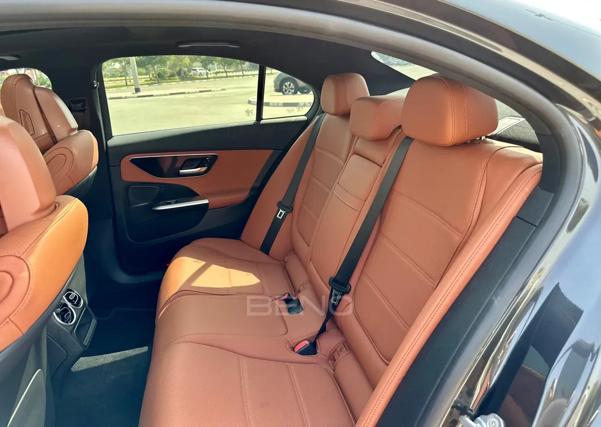 carousel-images-Mercedes-Benz C-Class C300 2023-4