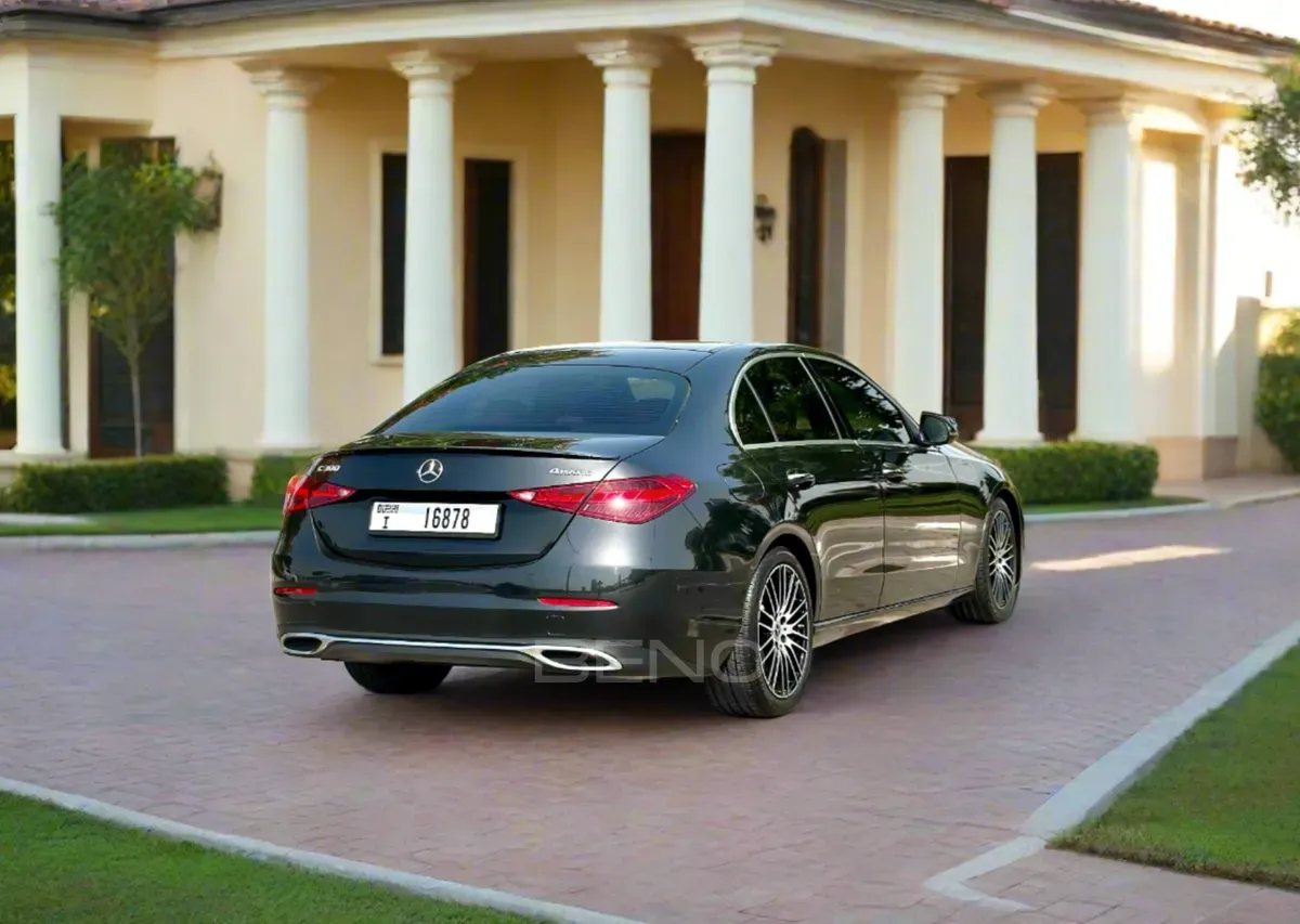 carousel-images-Mercedes-Benz C-Class C300 2023-1