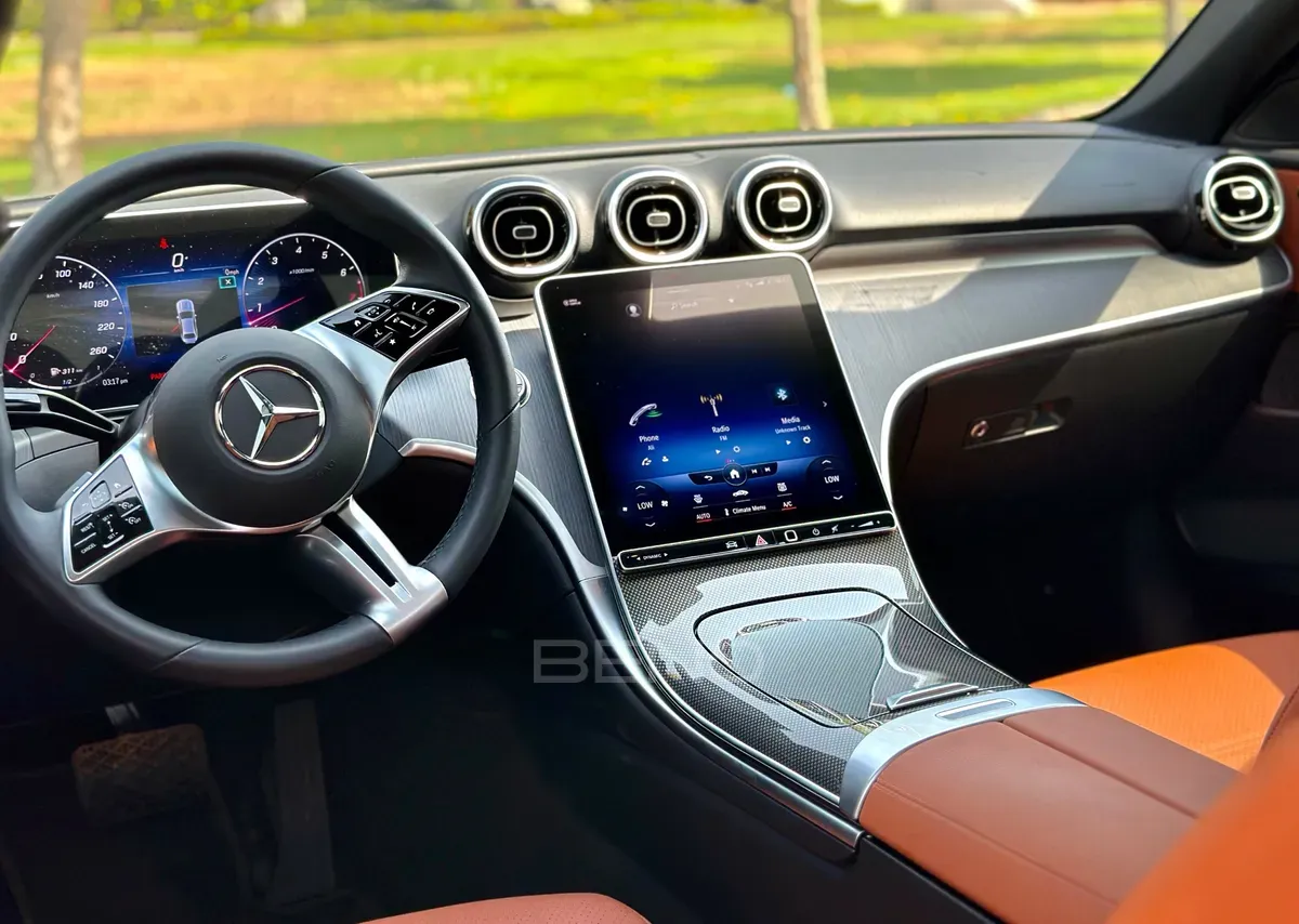 carousel-images-Mercedes-Benz C-Class C300 2023-2