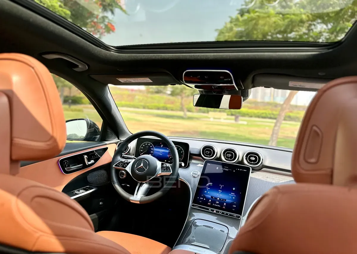 carousel-images-Mercedes-Benz C-Class C300 2023-3
