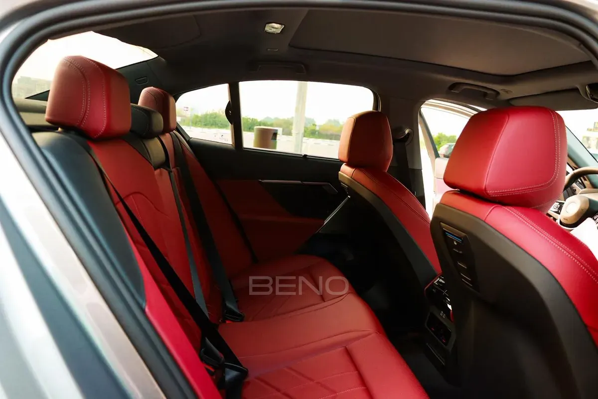 carousel-images-BMW 5-Series 520I 2026 -4