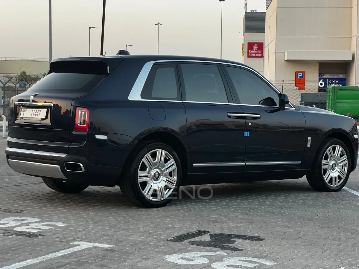 carousel-images-Rolls-Royce Cullinan 2023-2