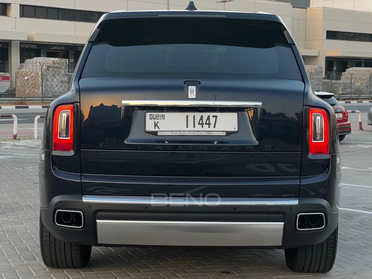 carousel-images-Rolls-Royce Cullinan 2023-3