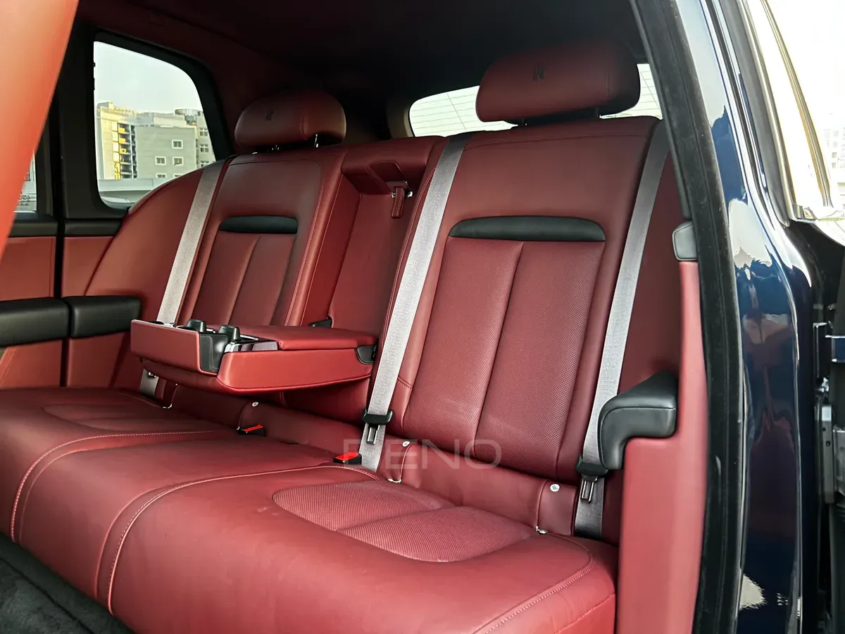 carousel-images-Rolls-Royce Cullinan 2023-7