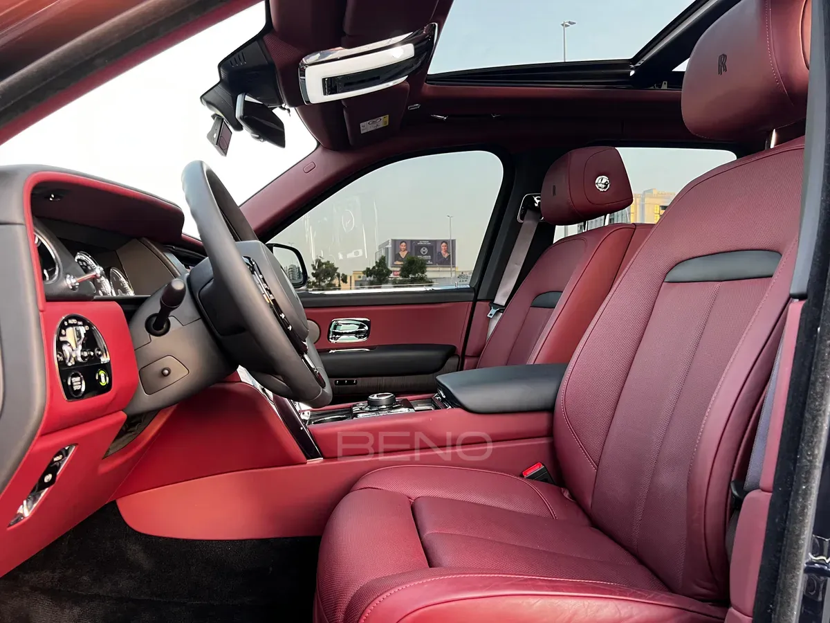 carousel-images-Rolls-Royce Cullinan 2023-5