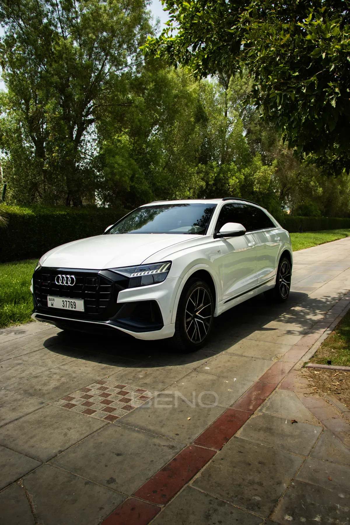 carousel-images-Audi Q8 -1