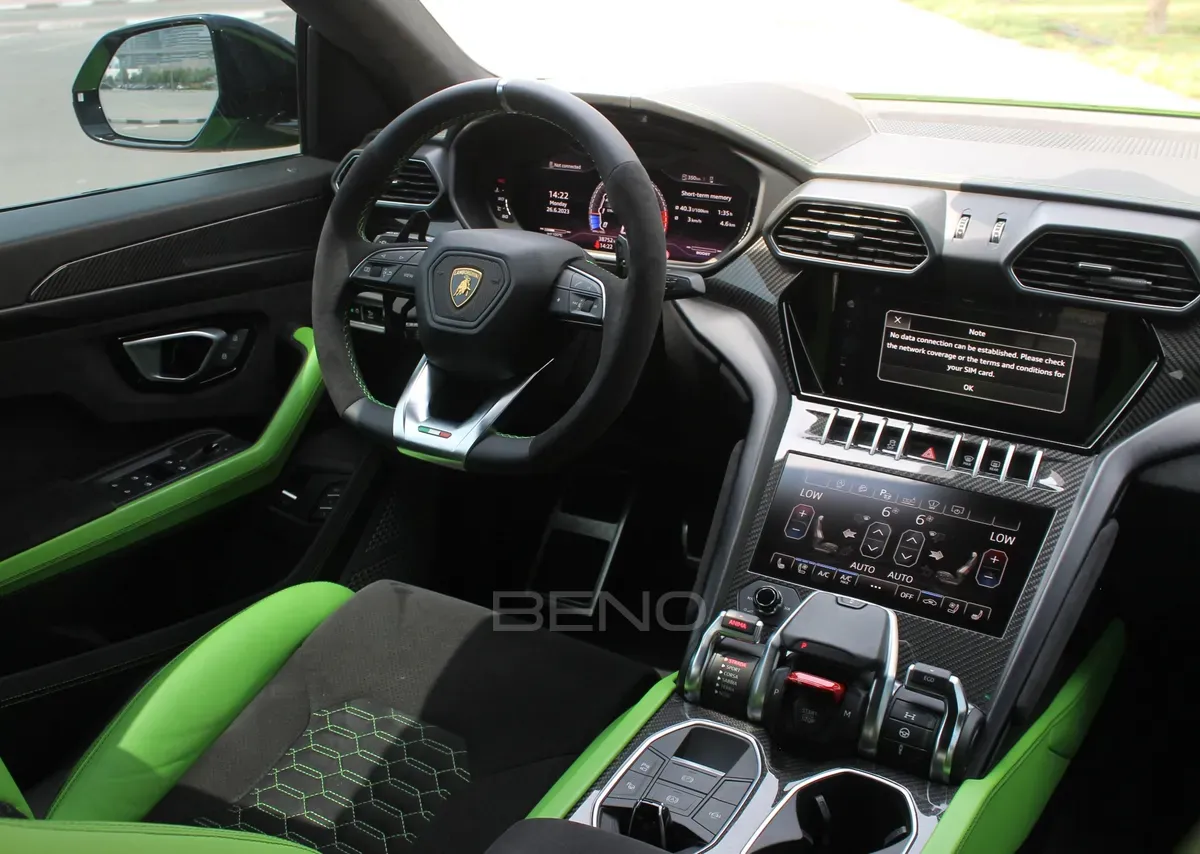 carousel-images-Lamborghini Urus Performante 2023-2