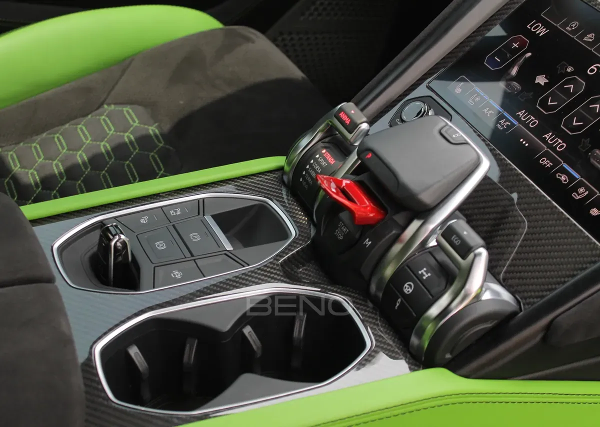 carousel-images-Lamborghini Urus Performante 2023-7