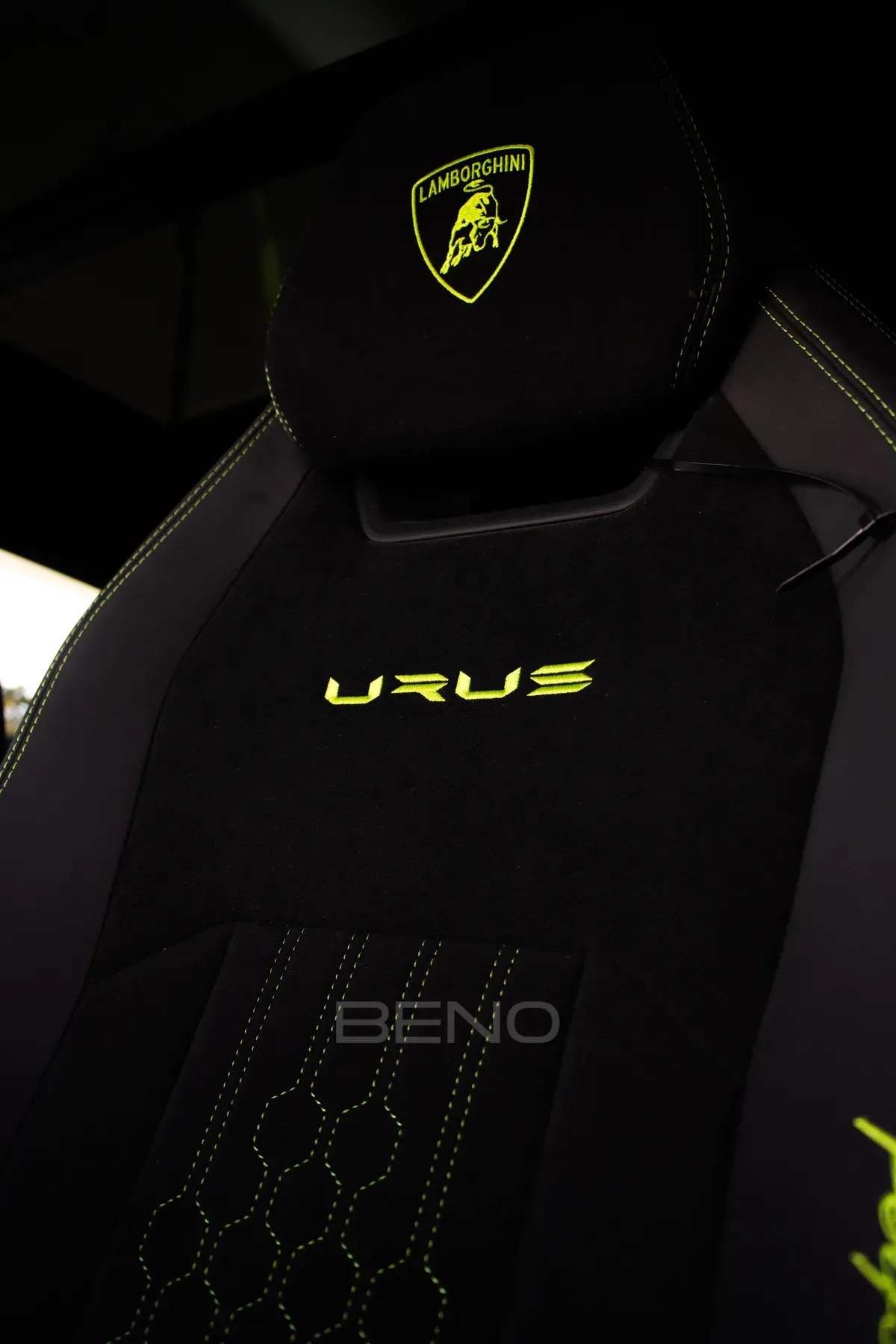 carousel-images-Lamborghini Urus Performante 2023-6