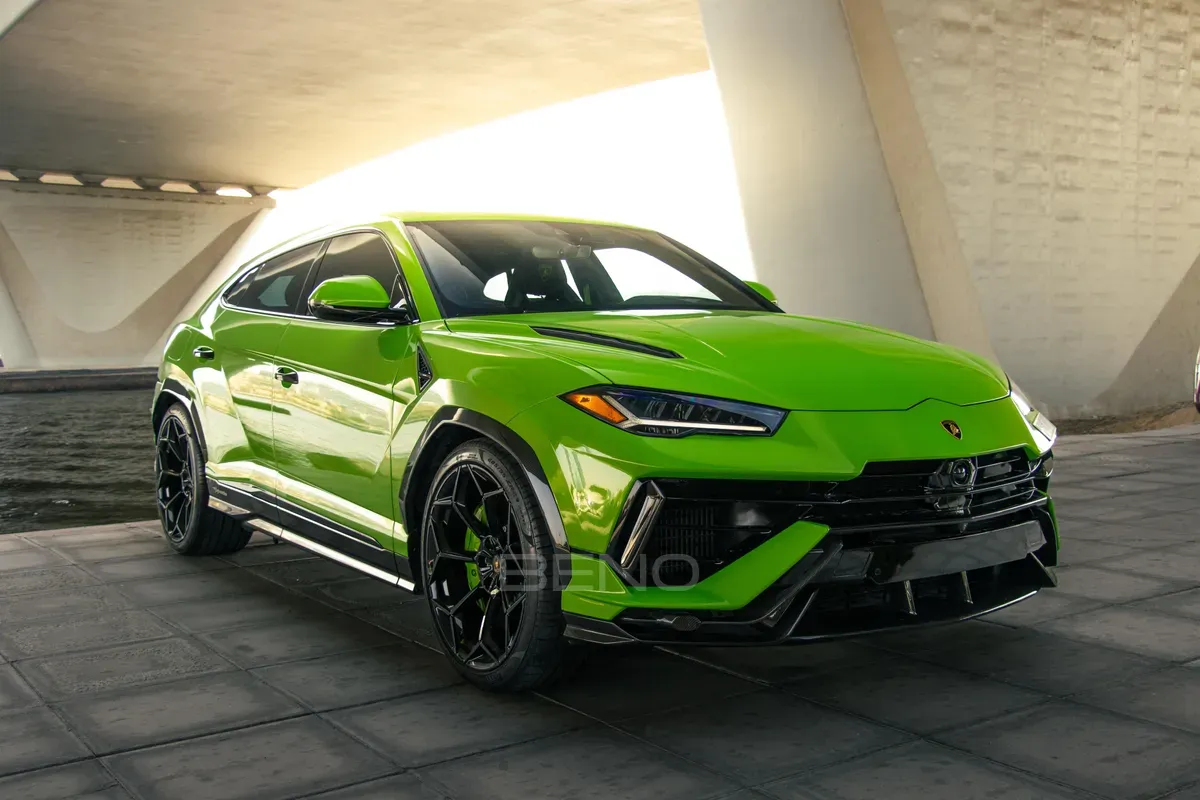 carousel-images-Lamborghini Urus Performante 2023-1