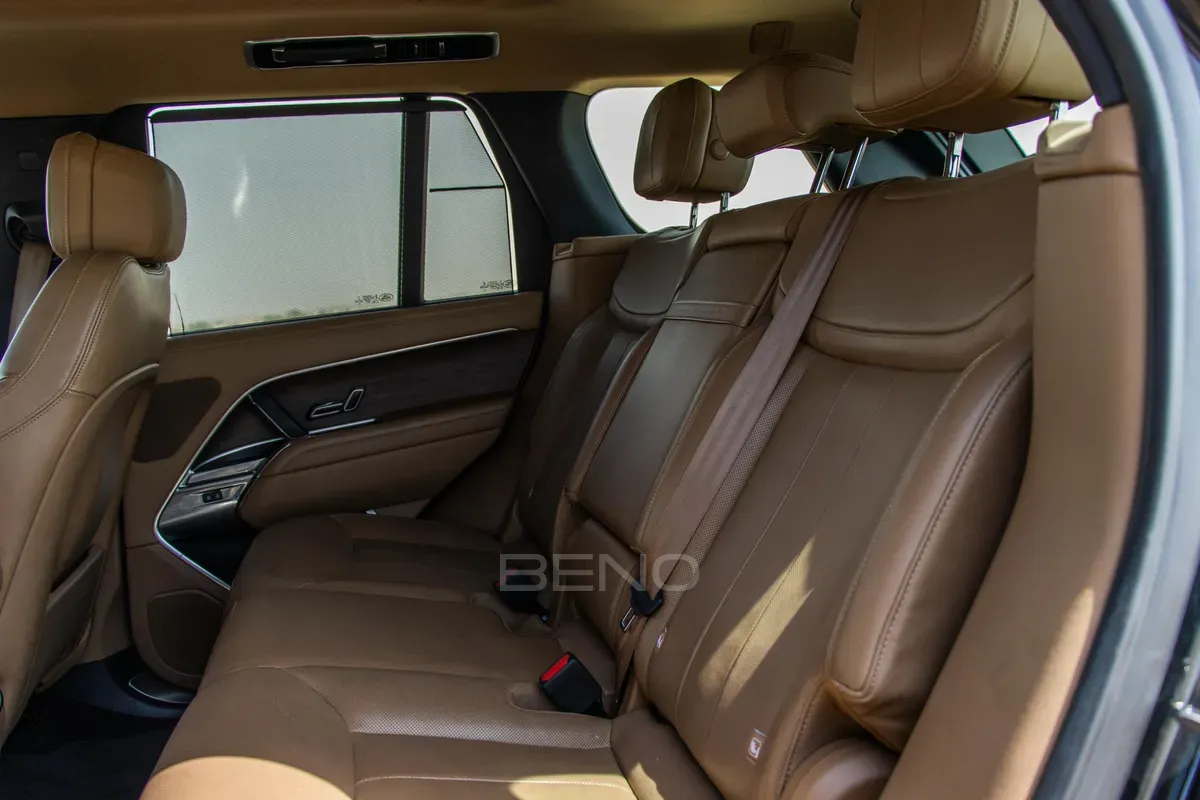 carousel-images-Range Rover Vogue 2023-9