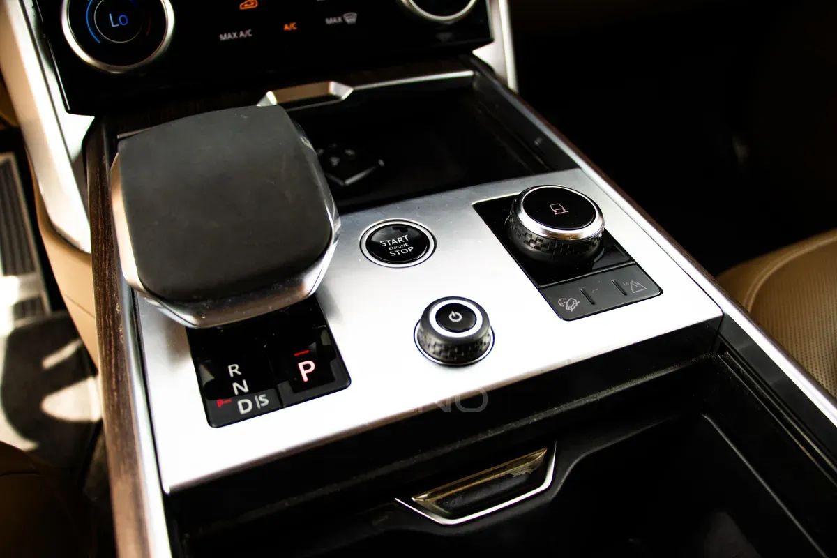 carousel-images-Range Rover Vogue 2023-7