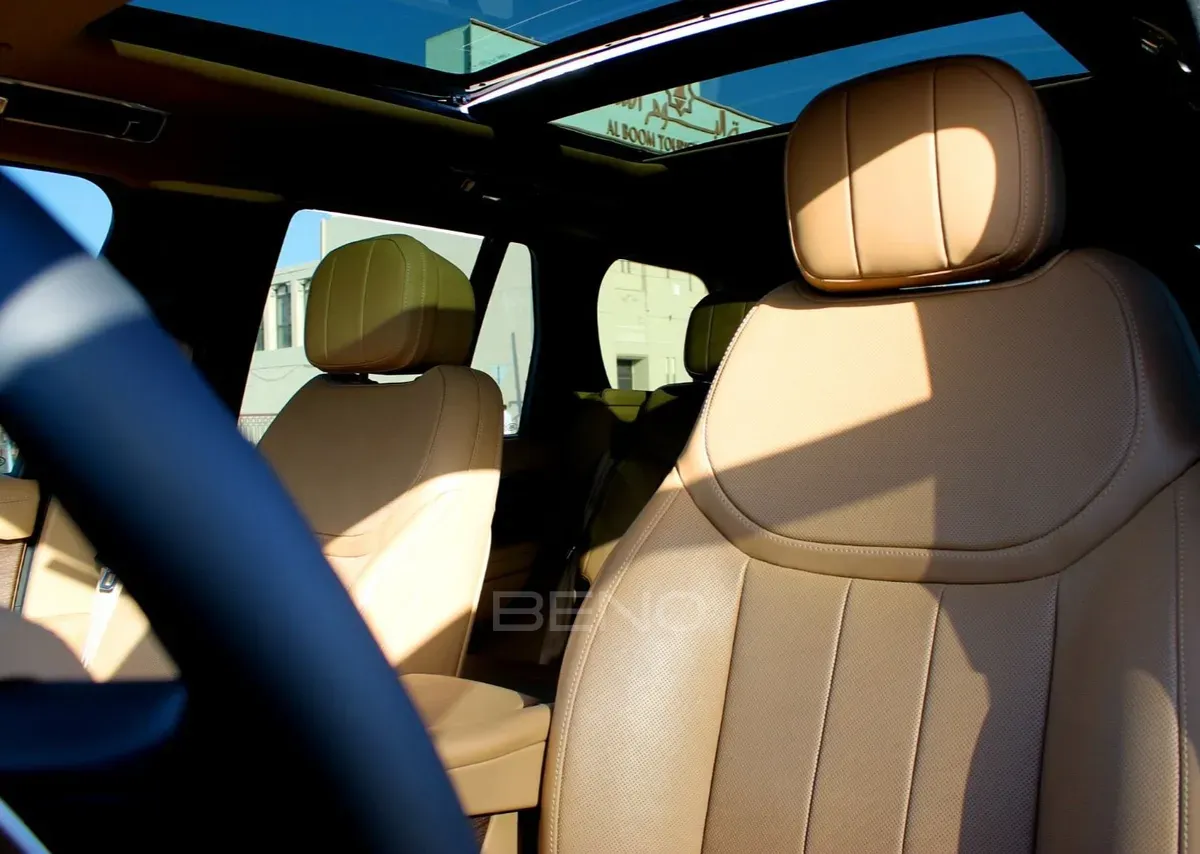 carousel-images-Range Rover Vogue 2023-2